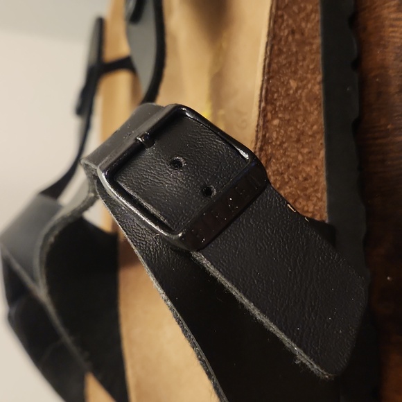 Birkenstock Gizeh Sandals - Picture 2 of 8